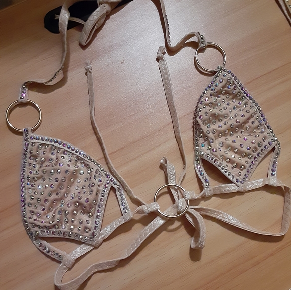 STUNNING Beige Bikini Set - Picture 4 of 9